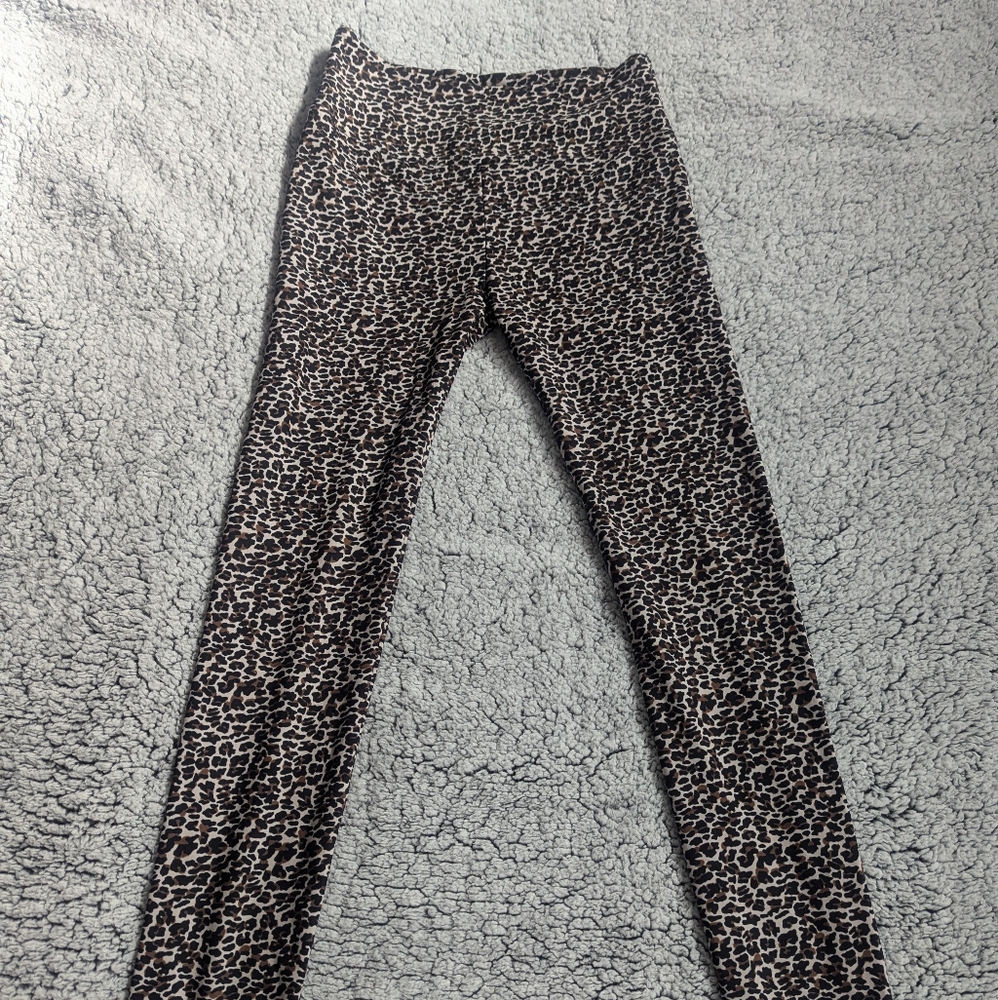 ANIMAL PRINT Lou & Grey LOFT leggings. NWOT